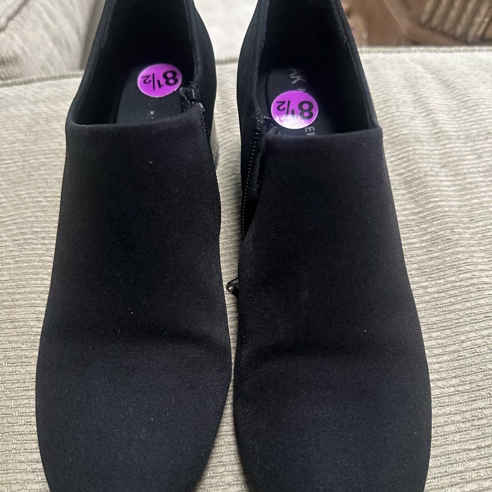 Size 8.5 women’s Ann Klein Huxton mid-heel pumps